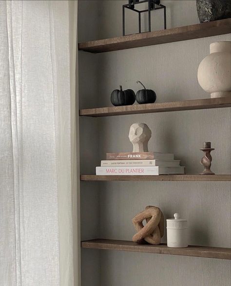 Minimal Shelf Decor, Minimalist Shelf Decor, Minimalist Shelves Decor, Minimalist Shelf, Minimalist Shelves, Built In Shelves Living Room, Shelf Decor Living Room, Styling Shelves, Luxe Decor