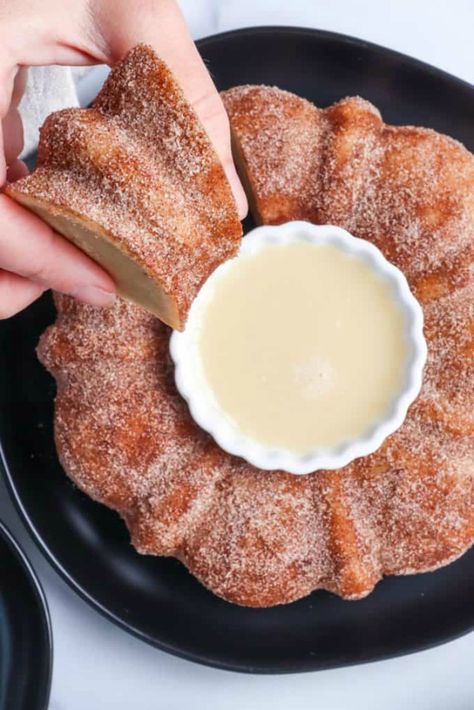 How to Make a Beautiful Apple Cider Doughnut Cake With Boxed Cake Mix Apple Cider Doughnut Cake, Cider Donut Cake, Apple Cider Donut Cake, Apple Cider Doughnut, Cappuccino Cake, Cake Yellow, Donut Cake, Doughnut Cake, Apple Cider Donuts