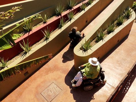 How to Add an Indoor or Outdoor Ramp - Bestbath Garden Ramp, Wheelchair Ramp Design, Ramps Architecture, Outdoor Ramp, Contemporary Landscape Design, Ramp Design, Traditional Staircase, Interior Staircase, Wheelchair Ramp