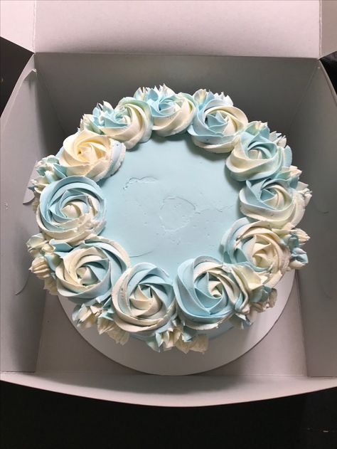 Simple Rosette Cake Design, Blue Cake Filling, Circle Cake Designs Simple, Simple Rosette Cake, Circle Cake Decorating Ideas, Rosette Border Cake, Rosette Cake Blue, Circle Cake Designs, Circle Cake Ideas