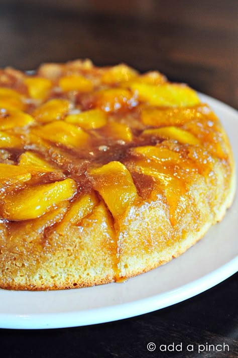 Nectarine Recipes, Upside Down Cake Recipe, Upside Down Cakes, Pineapple Upside Down Cake, Köstliche Desserts, Upside Down Cake, Classic Desserts, Nectarine, Fruit Desserts