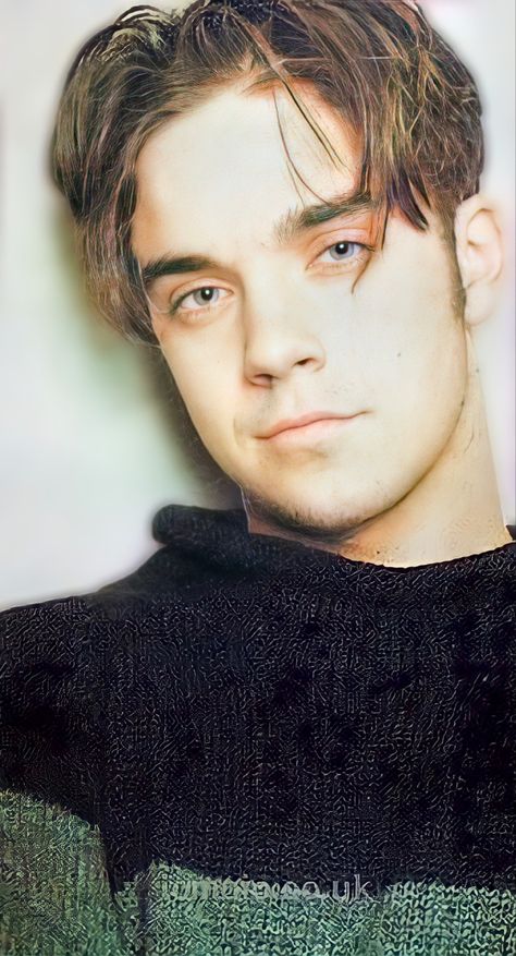 Robbie Williams Haircut, Young Robbie Williams, Robbie Williams 90s, Robbie Williams Tattoo, Take That Band, Robin Williams Black And White Portrait, Robbie Williams Take That, Mark Owen, Gary Barlow