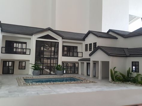 Bloxburg White Modern Mansion, Mini Mansion Exterior, Bloxburg Mini Mansion, Bloxburg Mansion Ideas Exterior, Luxury Dollhouse, Miniature Mansion, Bloxburg House Build, Small Mansion, Mansion Layout