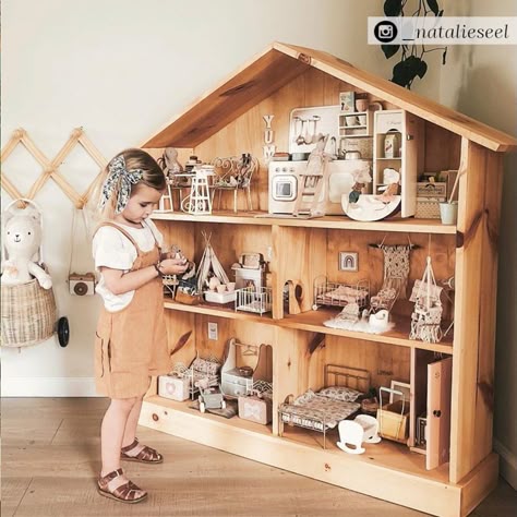 Cool Doll Houses, Waldorf Doll House, Doll House Ideas, Maileg House, Maileg Dollhouse, Baby Doll House, Maileg Doll House, So Over It, Maileg Dolls