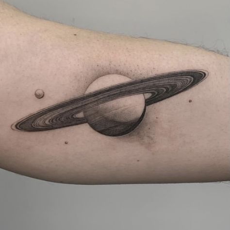 Astronomy Tattoo, Saturn Tattoo, Solar System Tattoo, Circle Tattoos, Planet Tattoos, 4 Tattoo, Incredible Tattoos, Space Tattoo, Large Tattoos