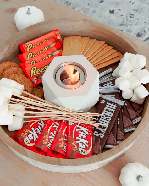 Mini Table Fire Pit, Table Top Fire Pit For Smores, Tabletop Smores Fire Pots, Smores Fire Pit Ideas, Table Top Fire Pit Diy How To Make, Table Top Smores Diy Fire, Bonfire Night Decorations, Diy Smores Fire Pit, Fire Pit Food Ideas