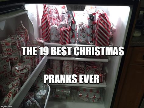 19 Best Christmas Pranks Ever | Prank a Lot Christmas Present Pranks, Prank Christmas Wrapping Ideas, Christmas Pranks Office, Christmas Pranks Ideas, Grinch Pranks, Secret Santa Pranks, Funny Advent Calendar, Prank Christmas Gifts, Gift Pranks