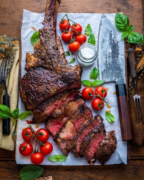 Steak With Mushrooms, Steak Night, Barbecue Restaurant, Gourmet Dinner, Refreshing Drinks Recipes, Wood Pellet, Pellet Grill, Himalayan Pink Salt, Pink Salt