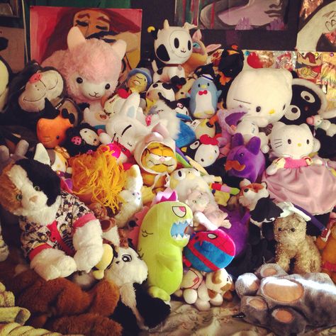 Pile Of Plushies, Pile Of Stuffed Animals, 2010s Toys, Tokidoki Plush, Kawaii Rooms, Hello Kitty Stuff, Sustained Investigation, Kitty Toys, Hello Kitty Toys