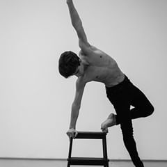 Male Ballerina, Dance Concept, Dance Hip Hop, Male Dancers, Dance Aesthetic, World Of Dance, Ballet Boys, Dance Photography Poses, Male Ballet Dancers