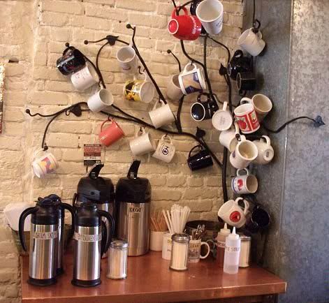 Dishfunctional Designs: Creative Ways To Display & Store Your Coffee Cup Swag Coffee Mug Tree, Coffee Mug Storage, Mug Storage, Mug Tree, Coffee Corner, Diy Coffee, Coffee Station, Kitchen Decoration, Coffee Cafe