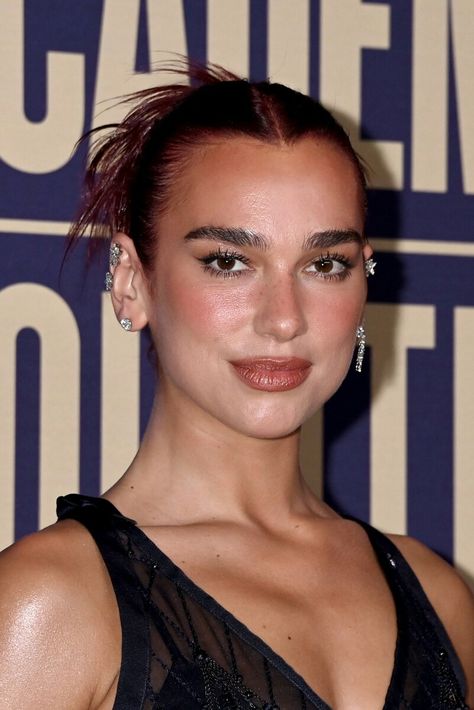 May 16th Dua Lipa Nails 2024, Dua Lipa No Makeup, Dua Lipa Piercing, Dua Lipa Makeup Looks, Dua Lipa Nails, Dua Lipa Hair, Dua Lipa Makeup, Dua Lipa Tattoo, Makeup 2024