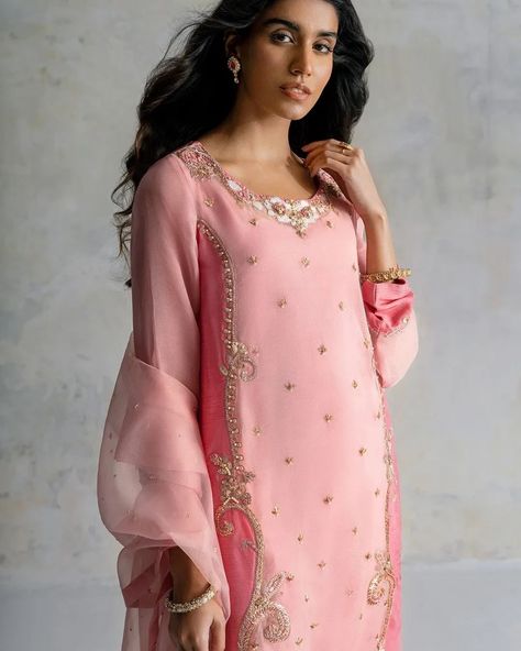 Inbox us to order ✉📬 Or contact 📞 +923074745633 📞☎ (WhatsApp ✔) Pink Kameez, Clothing Rental, Raw Silk Fabric, Pakistani Wedding Dress, Beautiful Pakistani Dresses, Sleeves Designs For Dresses, Pakistani Dress, Pakistani Bridal Dresses, Cocktail Gowns