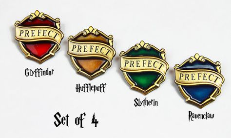 New Hogwarts Prefect Badges - Set of 4 - Movie & Pottermore Version!! Only at KingsCross!! Prefect Badges, Hogwarts Prefect, Prefect Badge, Imprimibles Harry Potter, Harry Potter Character, Harry Potter Cosplay, Harry Potter Pin, Character Cosplay, Harry Potter Style