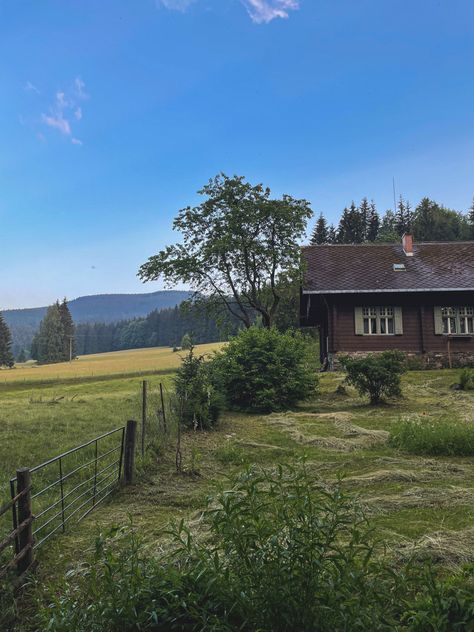 #cottage #cottagecore #cottagecoreaesthetic #meadow #soft #softaesthetic #lofiaesthetic #greens #sky #mountains #bluesky Cottage Landscape, Lo-fi Aesthetic, Forest Cabin, Mountain Cottage, Cottage Farm, Cottage Core Aesthetic, Lake Landscape, Country House, Cottage