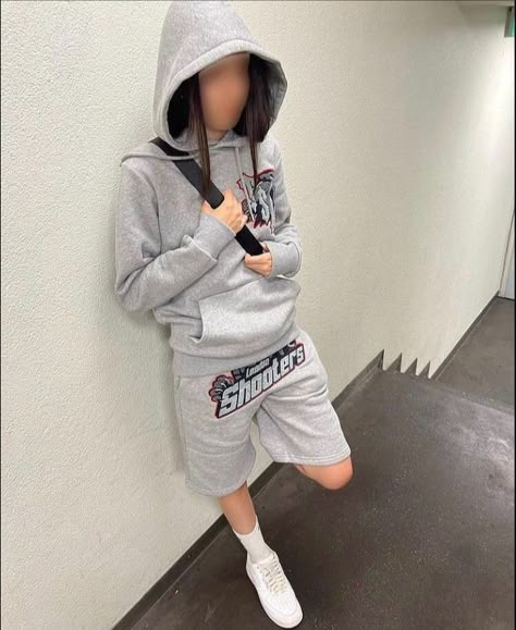 Tracksuit Outfit Women, Tracksuit Outfit, Insta Profile Pic, Casual School Outfits, Cute Friend Photos, Matching Couple Outfits, Nike Tech, Couple Outfits, Baddie Outfits Casual