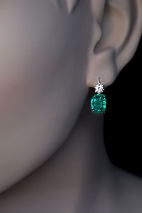 Emerald Jewelry Earrings, Diamond Emerald Earrings, White Gold Emerald Ring, Emerald And Diamond Earrings, Emerald Diamond Earrings, Diamond Earrings Design, Contemporary Earrings, Antique Jewelry Indian, Faberge Eggs