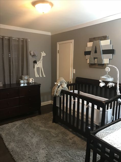 Black And Brown Nursery Boy, Newborn Room Ideas Boy, Black And Grey Nursery, Baby Boys Room Ideas, Newborn Baby Room Design, Baby Boy Room Ideas Themes, Boy Baby Room Ideas, Boy Nursery Ideas Simple, Nursery Boy Ideas