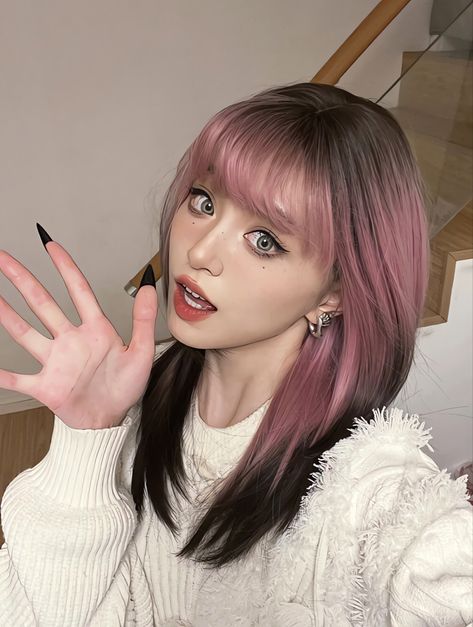 Black Root Pink Hair, Pink To Black Hair, Japanese Hair Color Ideas, Japanese Hair Dye, Black To Pink Hair, Pink Hair With Black Tips, Black Hair With Pink Tips, Pink And Grey Hair, Black Pink Hair