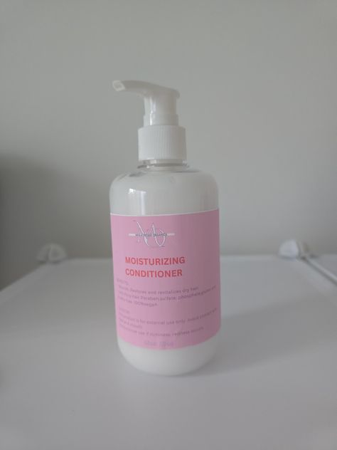 Moisturizing conditioner: Instantly smooths, restores and revitalizes dry hair with lasting moisture for incredibly soft, shiny hair. Suitable for all hair types. Soft Shiny Hair, Moisturizing Conditioner, Shiny Hair, Dry Hair, All Hair Types, Hair Types, Hair Care, Moisturizer, Conditioner