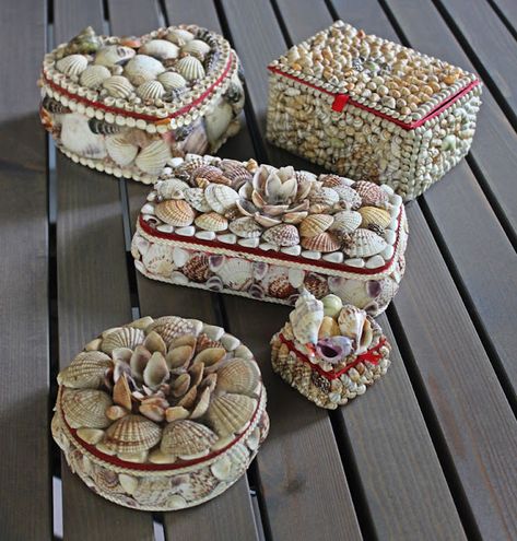 Seashell Jewelry Box Diy, Seashell Box Diy, Shell Box Diy, Trinket Box Ideas, Caravan Travel, Vintage Shell Art, Seashells Art, Beautiful Furniture Pieces, Seashell Decor