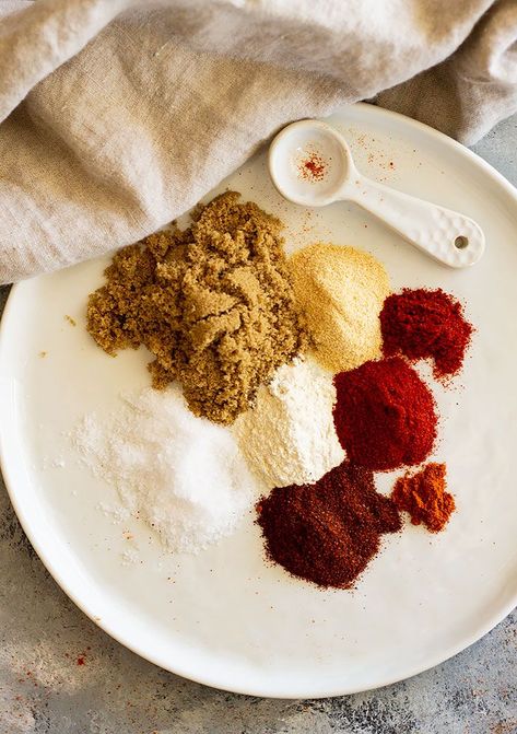 Sweet BBQ Rub for Chicken -a super quick and easy spice rub for your grilled chicken. It also works great on grilled pork and it's a lot cheaper than buying rubs from the store. Chicken Rub Recipe, Rub For Chicken, Chicken Rub Recipes, Chicken Rub, Rub Recipes, Bbq Rub, Spice Rub, Grilled Pork, Pork Chop Recipes