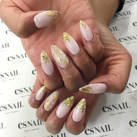 Gold Fleck Nails, Es Nails, Japanese Nail Art, Gold Flecks, Nails Nailart, Makeup Nails, Nails Inspiration, Nail Inspo, Gel Nails