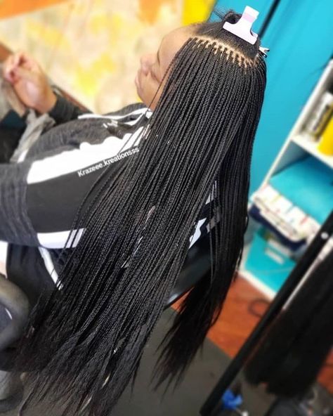 Small Single Braids Hairstyles, Micro Knotless Box Braids Long, Micro Plaits Braids, Small Plaits Box Braids, Tiny Knotless Box Braids, Small Micro Braids, Micro Box Braids Long, Mirco Box Braids, Singles Hairstyles Braids