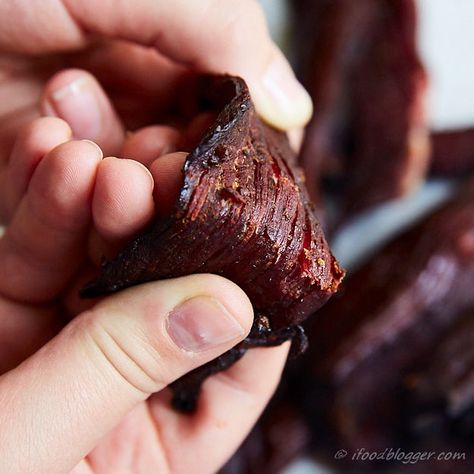 How to make beef jerky in the oven - Heated to 275F after drying. Bend test. Smoker Jerky Recipes, Oven Beef Jerky, Jerky Marinade Recipes, Deer Jerky Recipe, Oven Jerky, Venison Jerky Recipe, Smoked Jerky, Deer Jerky, Jerky Marinade