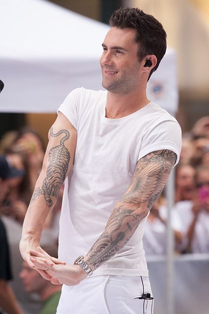 Adam Levine  As we mentioned earlier, anyone can get a tiger, but the one nestled in the crook of Adam Levine's arm steals the show from his full sleeve. Full Tattoo Sleeve, Adam Levine Tattoos, Best Celebrity Tattoos, Men Hipster, Tattoo Tiger, Full Tattoo, Angel Wings Tattoo, Gorgeous Tattoos, Japanese Sleeve Tattoos