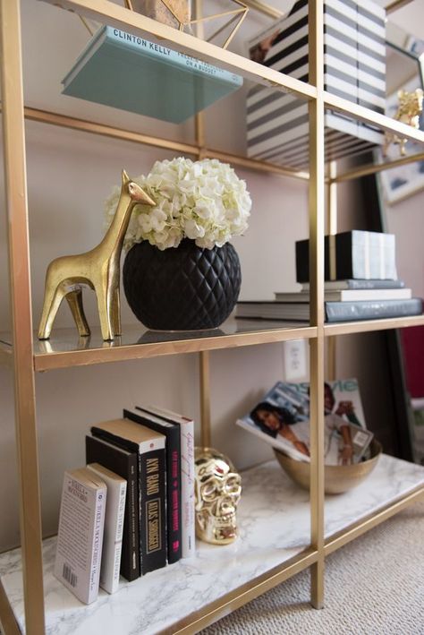 How to style a bookcase - shelves office space decor furniture Gold Bookcase Living Room, Gold Bookshelf Decor, Brass Bookcase, Diys For Your Room, Bookshelf Ikea, Gold Bookcase, Bookcase Decorating Ideas, Bookshelf Hack, Ikea Shelf Hack