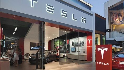 150+ Apple staffers have moved on to .@TeslaMotors & Take a Big Bite of Apple's Staff With Over 150 Total Poaches As cars become more like computers, automakers are increasingly looking to plunder Silicon Valley's top engineers. Tesla Showroom, Affordable Electric Cars, Tesla Logo, Car Inside, Tesla Motors, Tesla Car, Tesla S, Car Showroom, Showroom Design