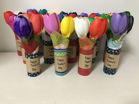 DIY Spoon Craft Tulips for Teacher’s Day. Plastic Spoon Tulips, Shipwrecked Vbs, Teacher Crafts, Spoon Craft, Footprint Crafts, Teacher Craft, Plastic Spoons, Mothers Day Crafts, Diy Ideas