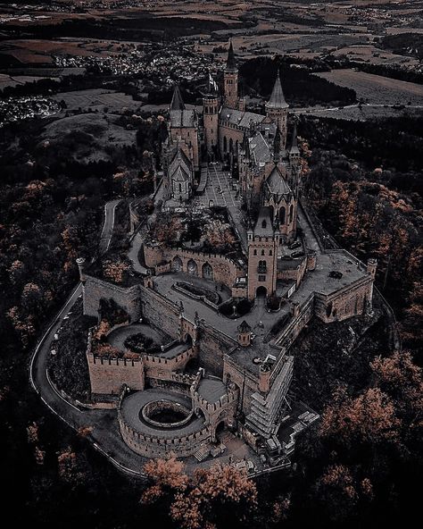 Medevil Aesthetic Wallpaper, Royalty Aesthetic Castle, Kingdom Aesthetic Castle, Victorian Castle Exterior, Medieval Castle Aesthetic, Big Castle Aesthetic, Fantasy Castle Aesthetic, Fantasy Castle Dark, Dark Castle Aesthetic