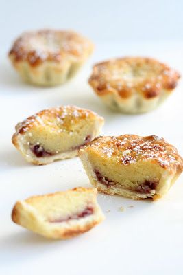 Mini Raspberry Almond Tarts, Baking Bars, Almond Tarts, Bakewell Tart Recipe, Bakewell Tarts, Savoury Tarts, British Foods, Almond Desserts, English Recipes