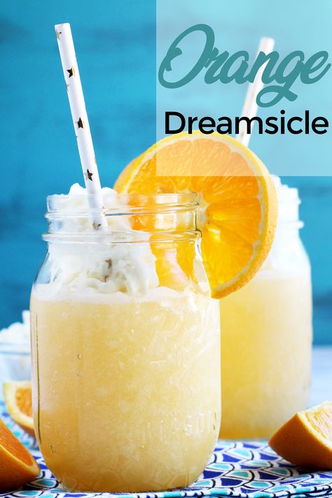 An Orange Dreamsicle cocktail is just the dreamy cocktail you need to dive into on a summery day. It tastes JUST like an orange creamsicle, and goes does just as easily so be careful before you inhale 4 or 5 of them! Dreamcicle Cocktail, Dreamsicle Drink, Dreamsicle Cocktail, Fun Kids Drinks, Creamsicle Drink, Vodka Orange, Whipped Cream Vodka, Frozen Cocktail Recipes, Frozen Cocktail