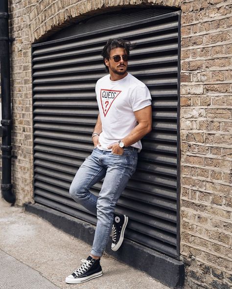 36 Super Cool Summer Outfits For Men To Copy Tshirt Jeans Outfit Men, All Star Outfit Men, Converse All Star Outfit, All Star Outfit, Nice Casual Outfits For Men, Rowan Row, Garage Photoshoot, Short Adidas, Bracelet Bag