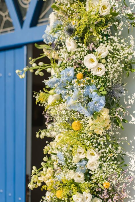 Daisy Wedding Arbor, Blue White And Lemon Wedding, Dusty Blue And Light Yellow Wedding, Blue White Yellow Floral Arrangements, Blue And Yellow Winter Wedding, Daisy Wedding Bouquet Blue, Yellow Blue Green Wedding Theme, Light Blue Yellow And Green Wedding, White Yellow And Blue Flowers