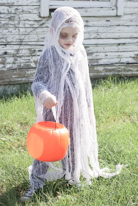 This ghost costume is a delightfully creepy get-up for kids and toddlers and it couldn’t be easier to make. It’s also affordable using just a few easily found items. Now... Toddler Ghost Costume, Ghost Costume Kids, Scary Kids Costumes, Diy Halloween Scary, Halloween Costumes Diy, Creepy Halloween Costumes, Scary Kids, Ghost Halloween Costume, Photo Halloween