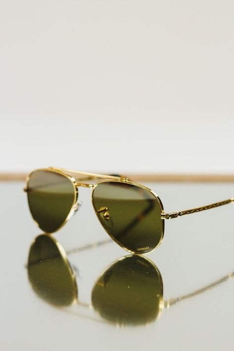 Aviator Sunglasses Outfit, Ray Ban Sunglasses Mens, Yellow Aviator Sunglasses, Stylish Glasses For Men, Sunglasses Aviators, Sunglass Collection, The Aviator, Men Photoshoot, Art Magic