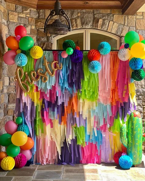 Mexican 40th Birthday Party, Three Esta Backdrop, Fiesta Arch Backdrop, Fiesta Theme Decor, Fiesta 50th Birthday Ideas, Diy Fiesta Backdrop, 40th Birthday Fiesta Theme, Adult Fiesta Theme Party, Fiesta Grad Party