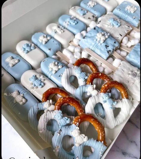 Winter Gender Reveal Dessert Table, Teddy Bear Chocolate Covered Pretzels, Teddy Bear Oreos, Teddy Bear Treats For Baby Shower Boys, Baby Shower Sweet Treats, We Can Bearly Wait Baby Shower Treats, Baby Boy Chocolate Decoration, Teddy Bear Candy Table, Baby Shower Dessert Table Boy