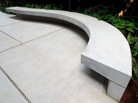 Concrete Bench Seat, Pool Paving, Paver Designs, Paving Design, Curved Bench, Concrete Bench, Outdoor Park, Landscape Construction, Wall Seating