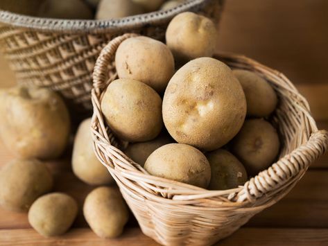 Types Of Potatoes, How To Store Potatoes, Fresh Potato, Raw Potato, Potato Snacks, Growing Potatoes, Tea Time Snacks, Evening Snacks, Fool Proof Recipes