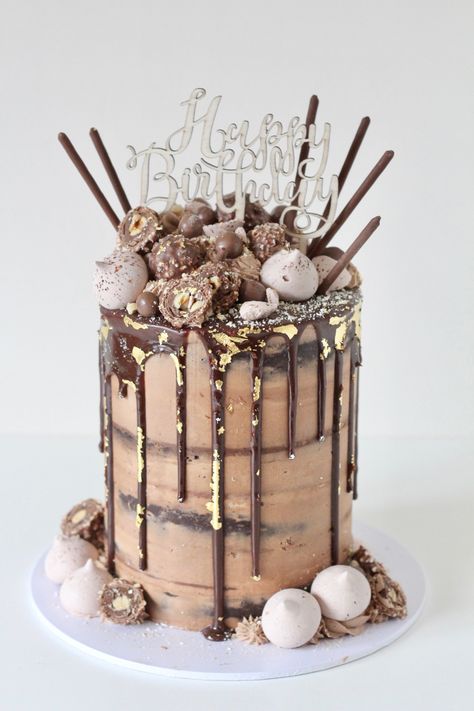 Extra tall chocolate drip cake with Nutella, chocolates, gold leaf and meringues
Chocolate drip birthday cake. Tall Chocolate Cake, Nutella Birthday Cake, Nutella Buttercream, Chocolate Cake Designs, Chocolate Drip Cake, Nutella Cake, Birthday Cake Chocolate, Chocolate Nutella, Chocolate Drip