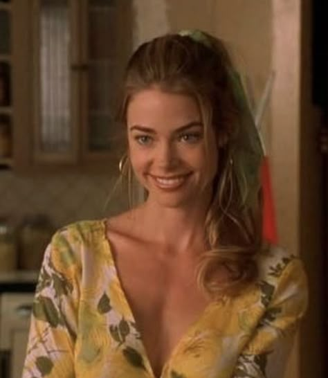 Denise Richards Outfits, Denise Richards 90s, Denise Richards Young, 2000s Girl, Bond Girls, Denise Richards, 90s Hairstyles, Brunette Girl, Blonde Girl