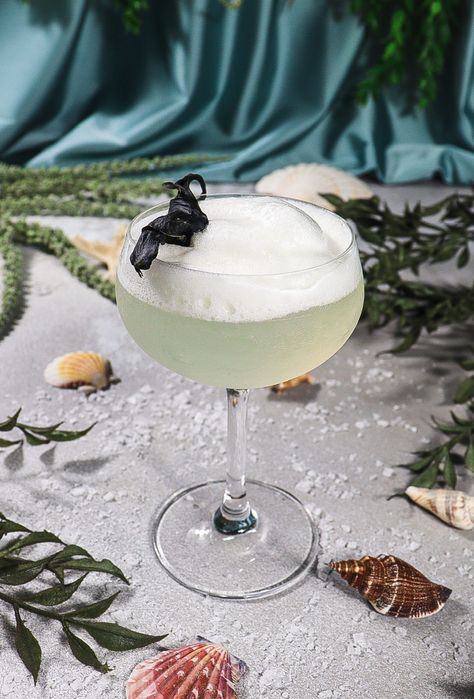 Fall under the spell of the Siren's song with this light and refreshing sea foam cocktail! Homemade Pita Bread, Liquid Egg Whites, Marinated Olives, Cocktail Appetizers, Gin Lemon, Liquid Eggs, Ancient Recipes, Whipped Feta, No Knead Bread