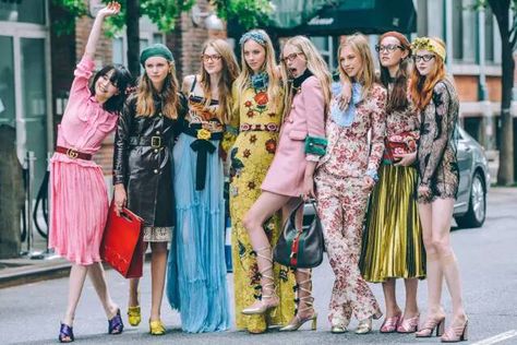 outside gucci show Maximalist Fashion, Tommy Ton, Colorful Outfits, Looks Style, Mode Inspiration, Look Chic, Fashion Street, Editorial Photography, Look Cool