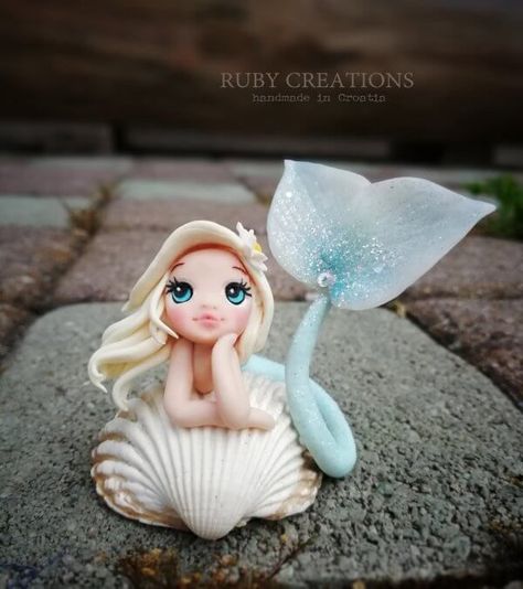 Mermaid shell Polymer Clay Mermaid, Polymer Clay Kunst, Polymer Clay Figurine, Crea Fimo, Clay Crafts For Kids, Mermaid Figurine, Mermaid Crafts, Clay Moulding, Mermaid Shell