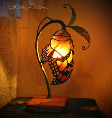 Butterfly Lights, Faerie Art, Silk Lanterns, Luminaria Diy, Butterfly Lamp, Lampe Art Deco, Faery Art, زجاج ملون, House Items